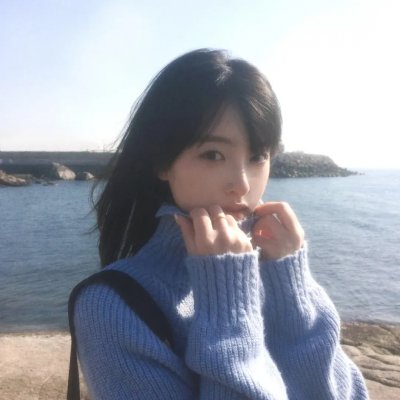 某日某月电影海报